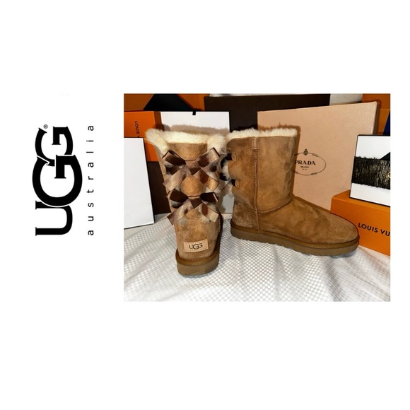 Authentic UGG Double Bow Boots. Shearling & Chestnut Suede Size 10 - Picture 1 of 12